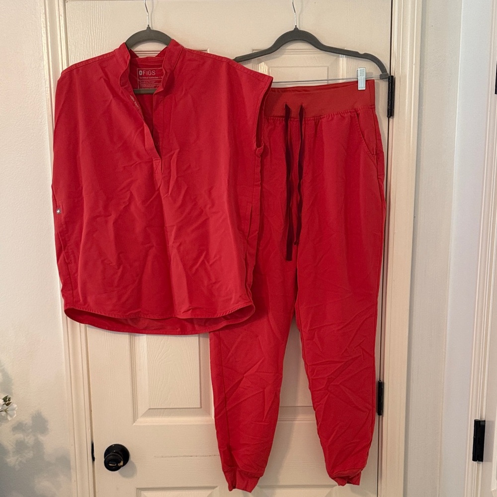 Figs orange/red Women's scrub jogger & Top Set
